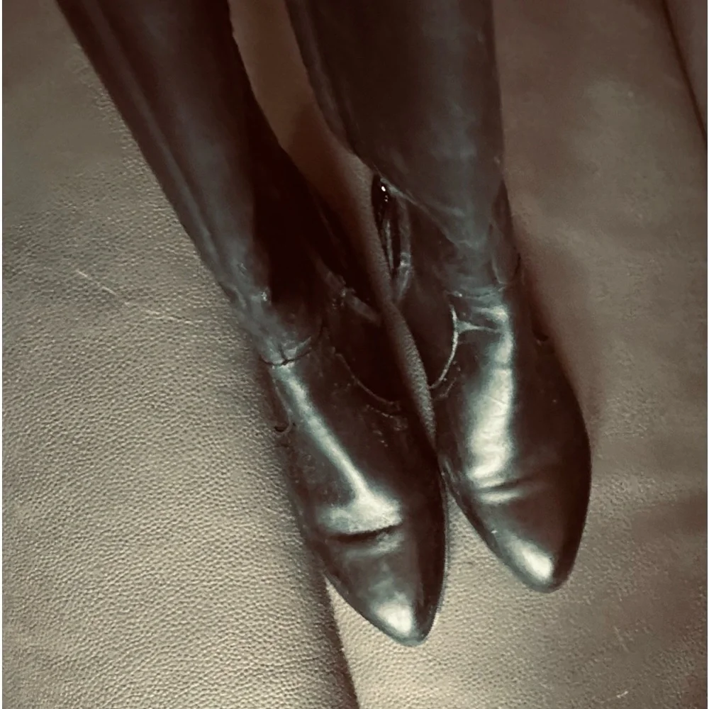 Nine West tall Nicolah Leather Boots, barely used no scuffs or scratches sz 7.5